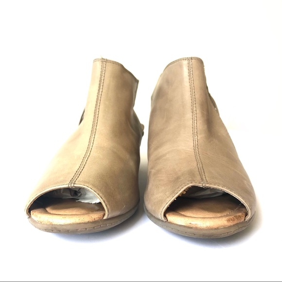 Earth Kristy Taupe Leather Slingback Bootie/Sandal - Picture 4 of 9